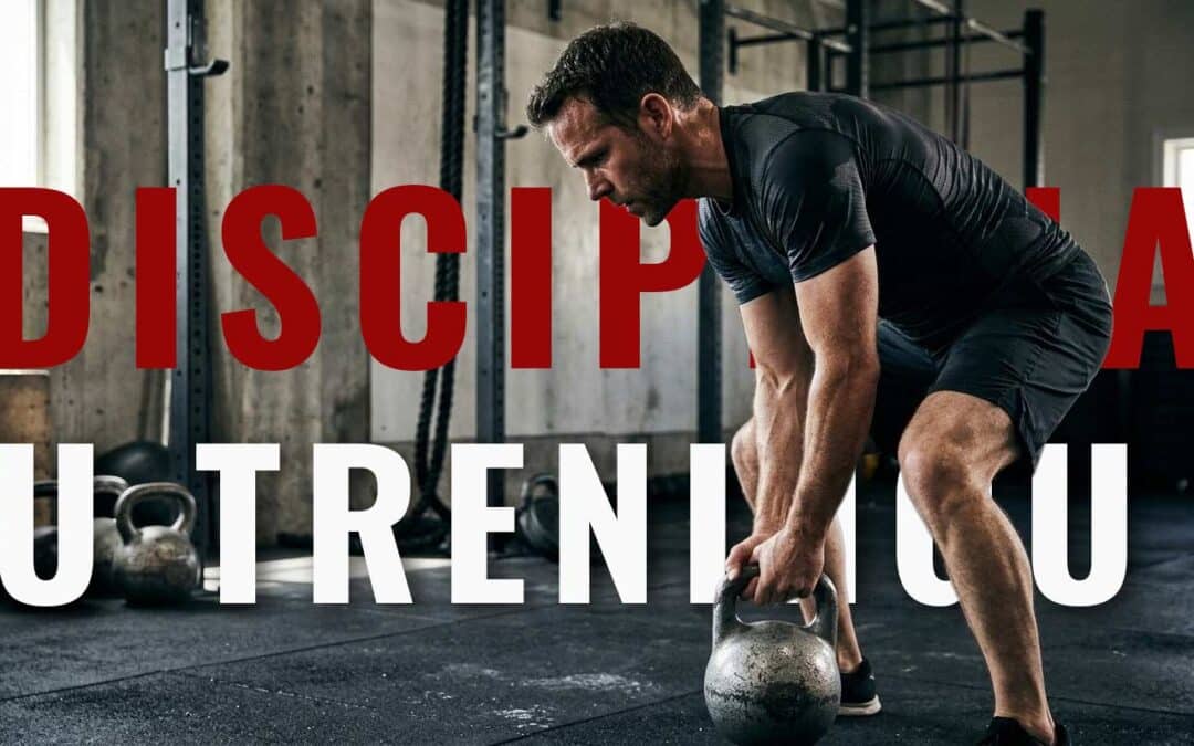 Disciplina u treningu - muškarac trenira s kettlebell utegom u teretani